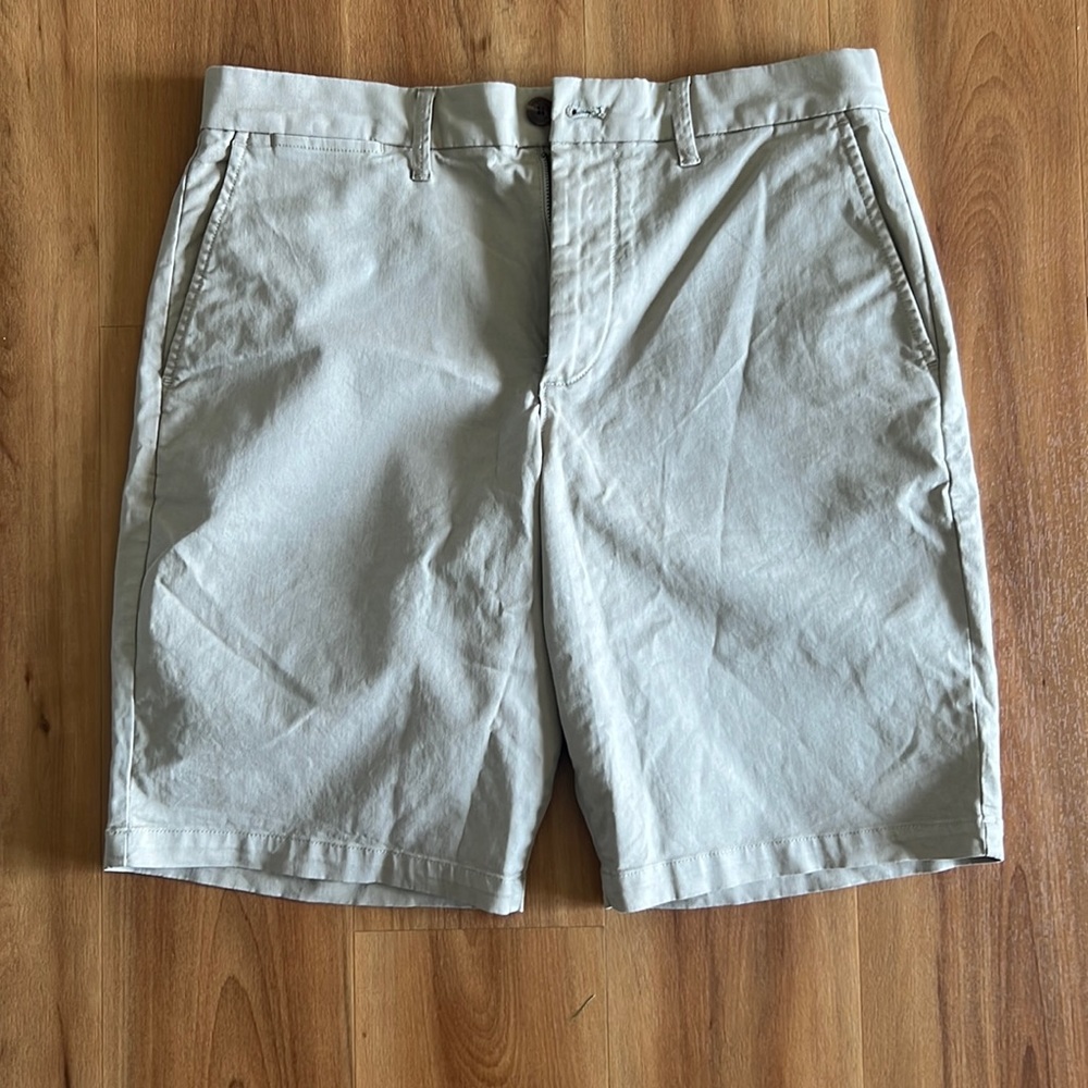 Men’s Gap 10” Shorts Size 30